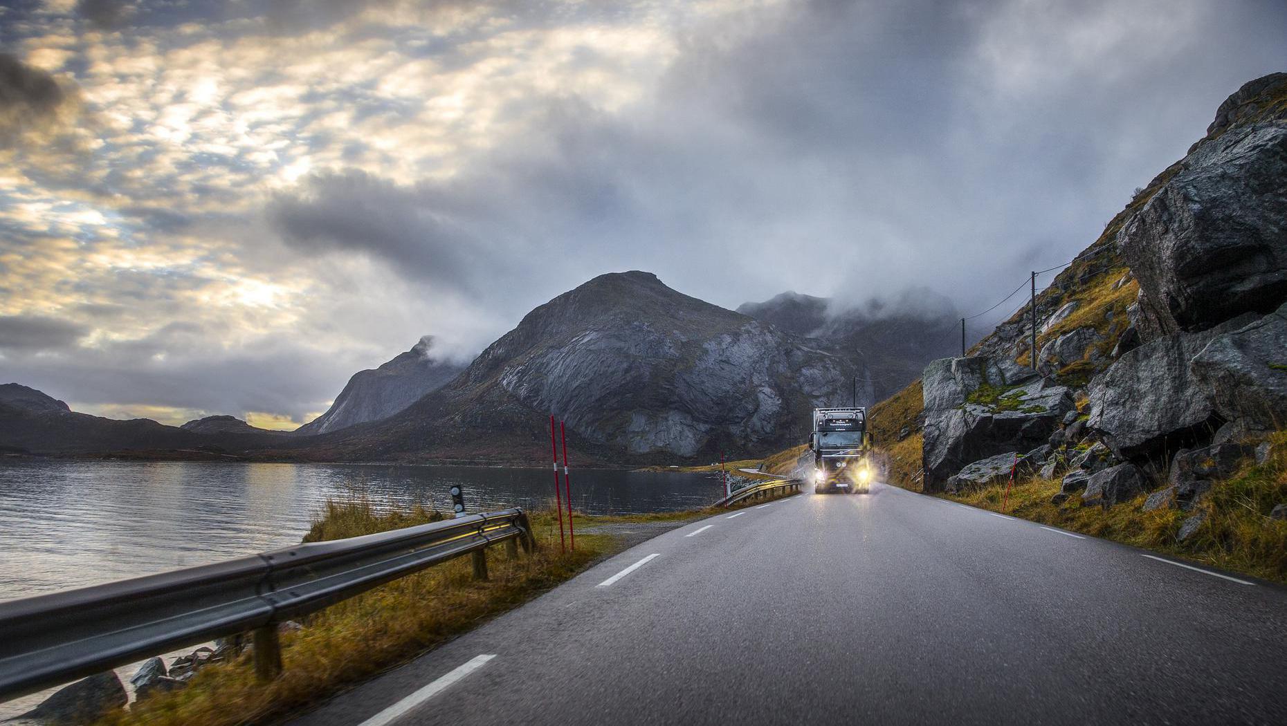 Борьба со стихией в норвежской Арктике | Volvo Trucks Magazine